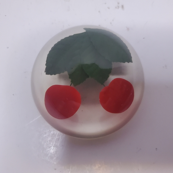 Lucite paper weight with cherries - Picture 2 of 6